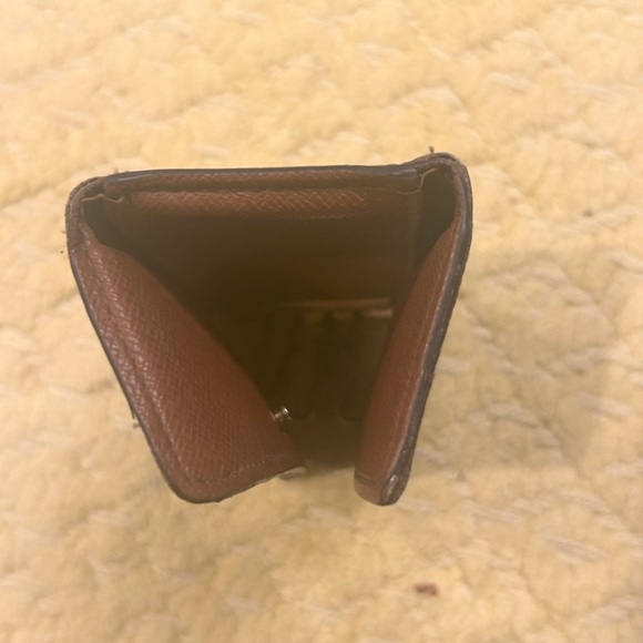 SOLD 🎊🎊🎊Louis Vuitton key holder - Picture 10 of 11